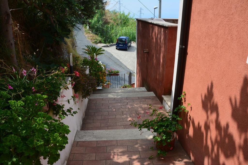 B&B La Casa Rossa Paola Luaran gambar