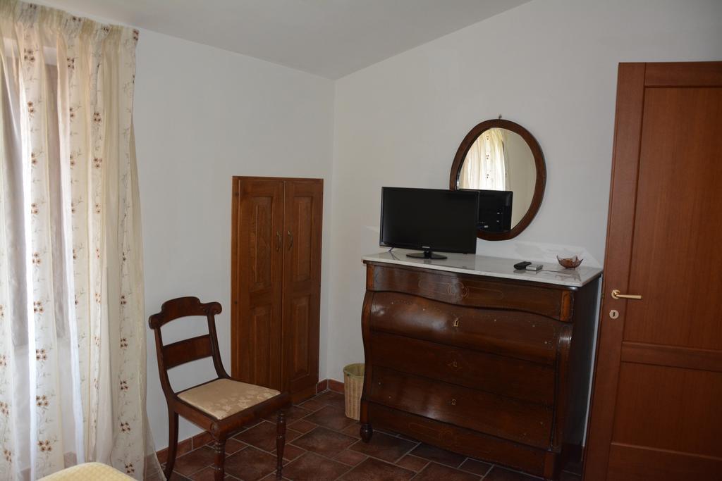 B&B La Casa Rossa Paola Bilik gambar