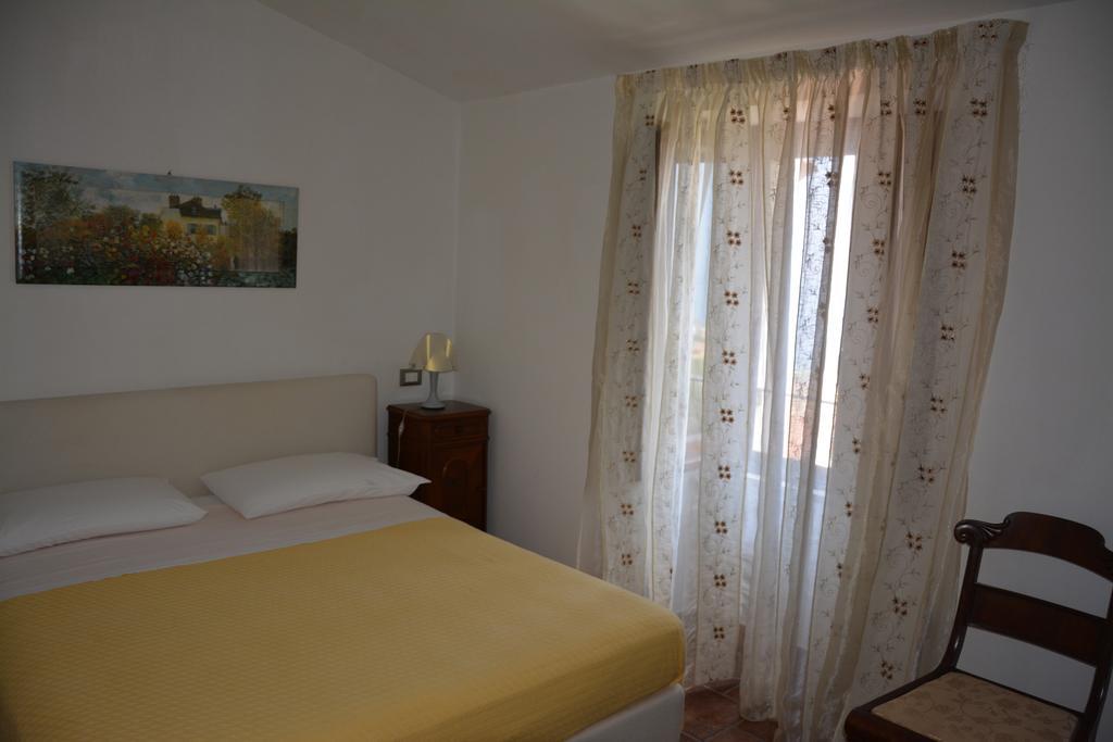 B&B La Casa Rossa Paola Bilik gambar