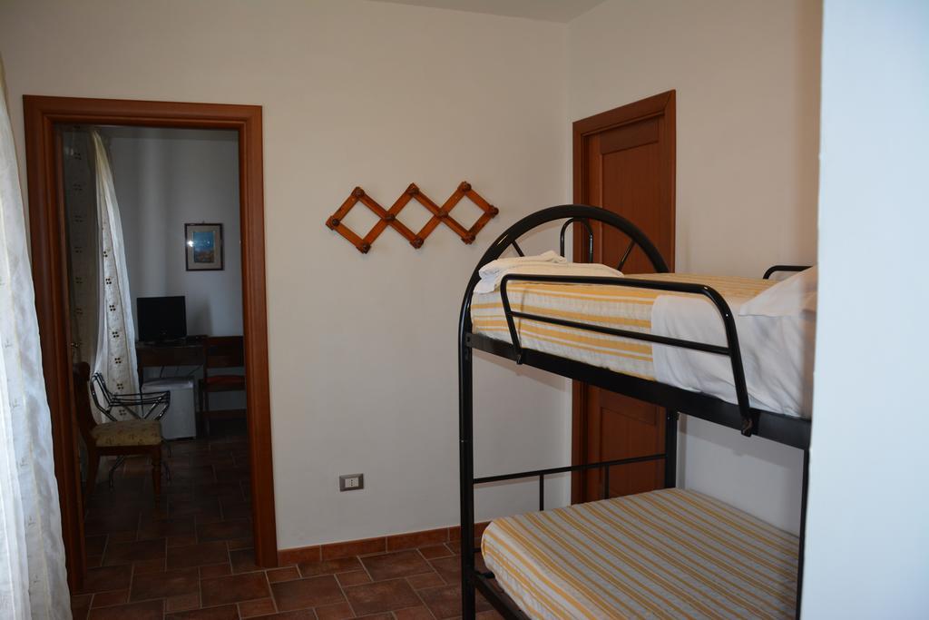 B&B La Casa Rossa Paola Bilik gambar